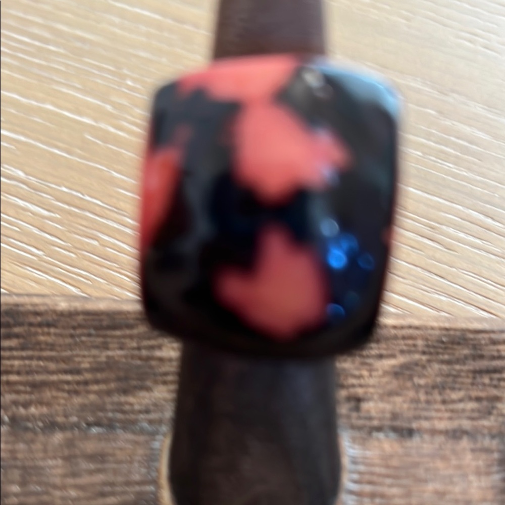 Elegant Black and Pink Women's Ring